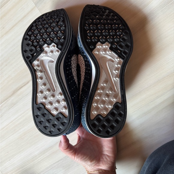 Nike Flyknit Racers - Picture 3 of 5